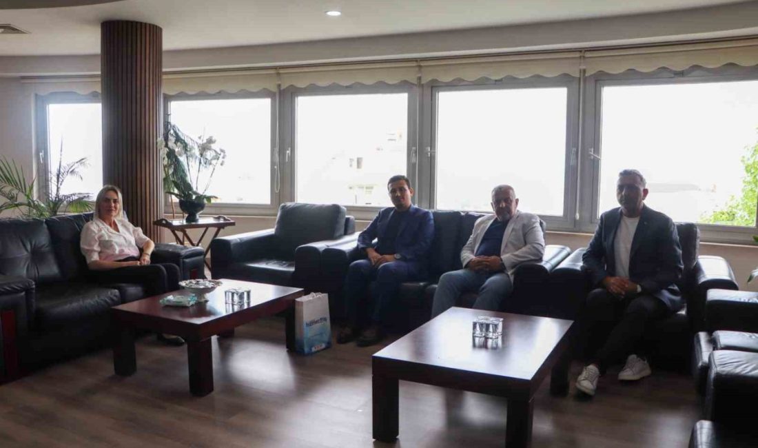 HAK-İŞ Konfederasyonu Hizmet-İş Sendikası yöneticileri, Akçakoca Belediye Başkanı Alev Ünal