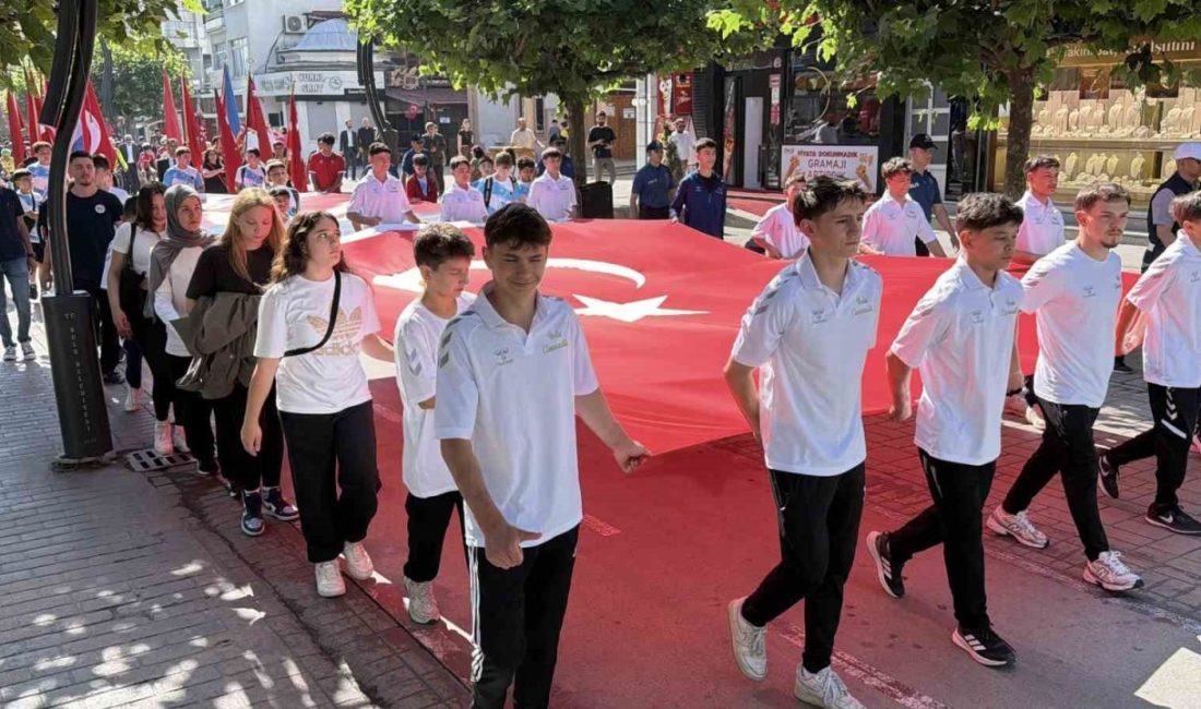 Atatürk’ün Bolu’ya gelişinin 92’nci yıl dönümü törenle kutlandı Gazi Mustafa Kemal Atatürk’ün Bolu’ya gelişinin 92’nci yıl dönümü; kortej