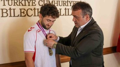 Bilecik Valisi Faik Oktay Sözer, Bilecikli Avrupa şampiyonu milli güreş