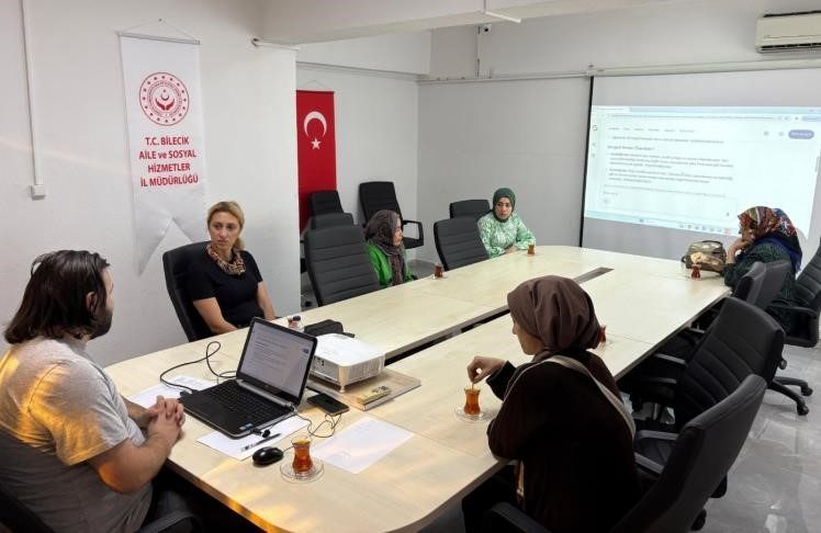 Bilecik’te bağımlılıkla mücadelede ailelere eğitim desteği verildi. Bilecik Aile ve