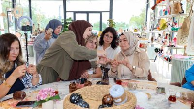 Son dönemde moda dünyasında yeniden ilgi gören saç filesi, Başiskele’de