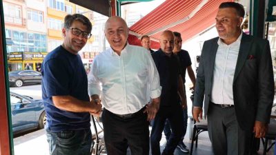 Darıca Belediye Başkanı Muzaffer Bıyık, esnaf ve vatandaşlarla bir araya