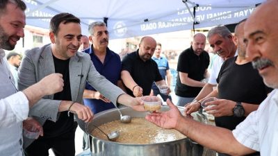 Başiskele Belediye Başkanı Yasin Özlü, esnaf ve vatandaşlarla bir araya