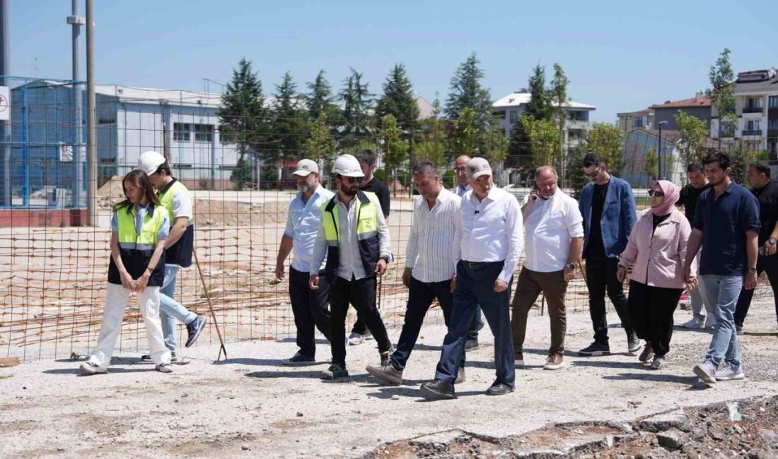 Başkan Özlü’den projelere yakın takip Düzce Belediye Başkanı Dr. Faruk Özlü, şehrin vizyon projelerinde devam