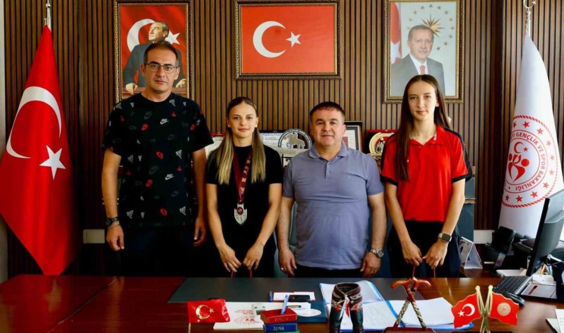 Bilecikli atlet sporcuları Nur Arı ve Ecem Uygun Türkiye şampiyonalarında