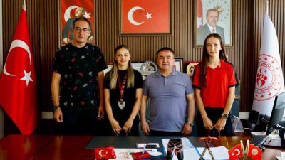Bilecikli atlet sporcuları Nur Arı ve Ecem Uygun Türkiye şampiyonalarında
