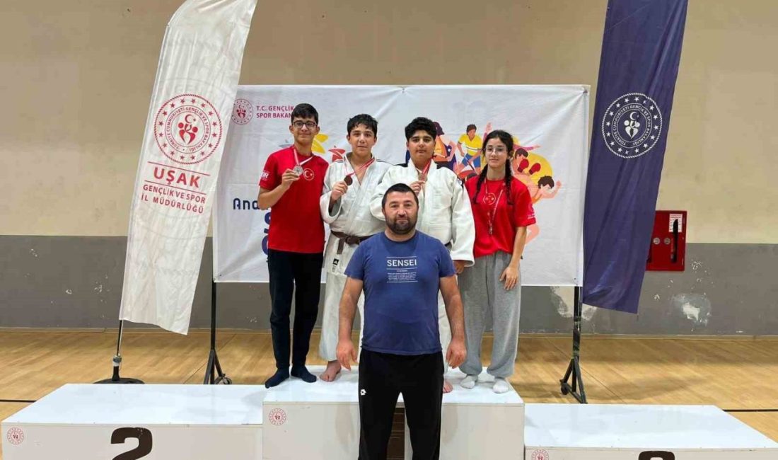 Bilecikli judocular, Anadolu Yıldızlar Ligi Judo Grup Müsabakaları’nda kazandıkları 4