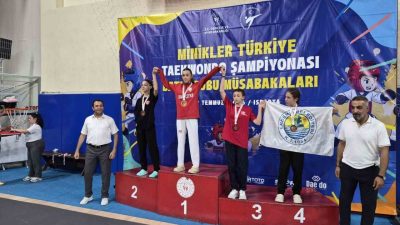 Minikler Türkiye Taekwondo Şampiyonası Batı Grubu Müsabakaları’nda mücadele eden Bilecikli