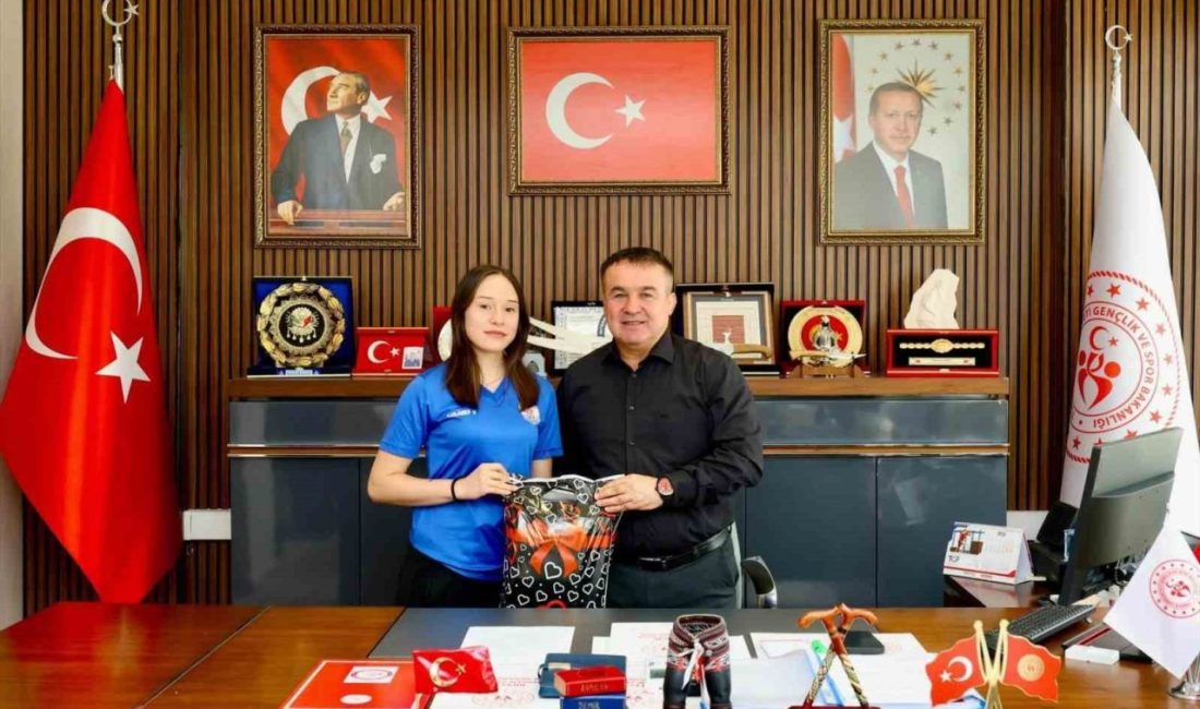 Bilecikli sporcu Türkiye üçüncüsü oldu Bilecikli halter sporcusu Beyzanur Öztürk, Türkiye üçüncüsü oldu. Sakarya’da düzenlenen