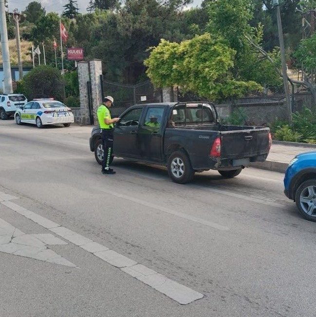 Bilecik’te İl Emniyet Müdürlüğü ekiplerince gerçekleştirilen denetimlerde aranan 1 şahıs