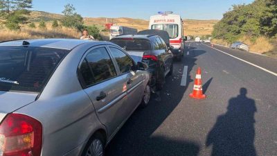 Bilecik’in Bozüyük ilçesinde 4 aracın karıştığı zincirleme trafik kazasında 2