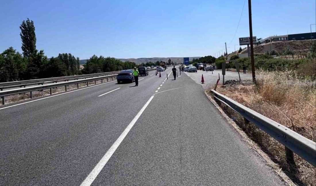 Bilecik’in Bozüyük ilçesinde Yol Kontrol Noktası (YKN) uygulaması kapsamında 445