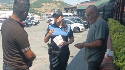 Bilecik’te polis ekipleri tarafından vatandaşlara dolandırıcılık uyarısı yapıldı. Bilecik’in Bozüyük