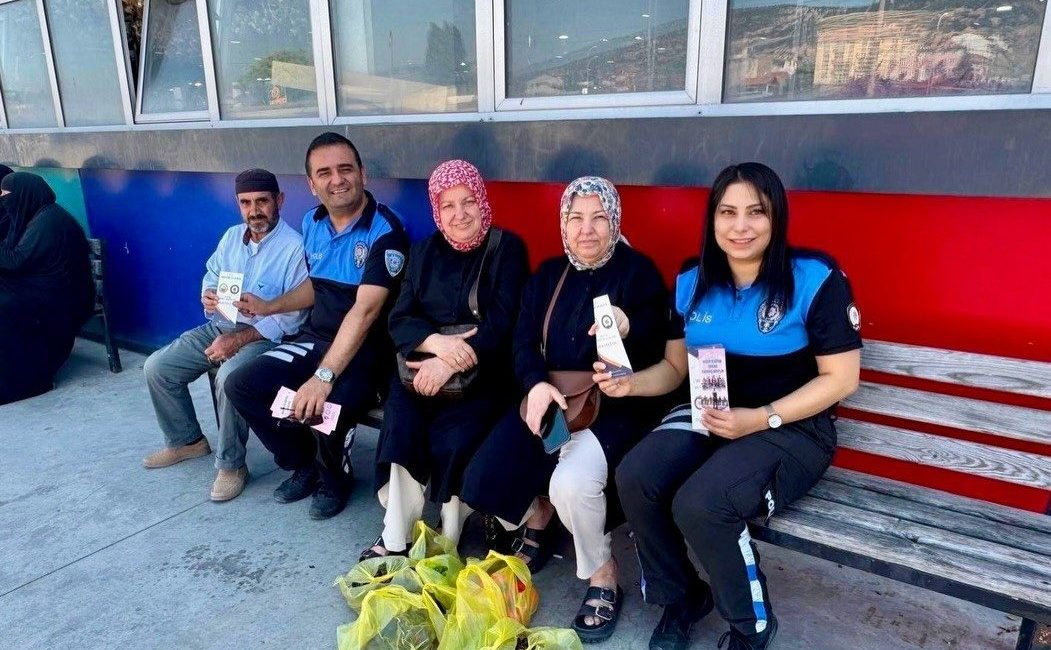 Bilecik’in Bozüyük ilçesinde vatandaşlara dolandırıcılık uyarısı yapıldı. Bozüyük İlçe Emniyet