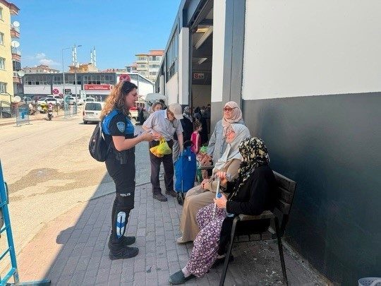 Bilecik’te vatandaşlara dolandırıcılık uyarısı yapıldı. Bilecik İl Emniyet Müdürlüğü Toplum