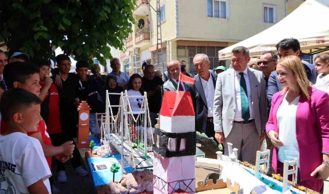 Bilecik’te Geleneksel Yıl Sonu Eğitim Şenliği ve Eğitim Spor Festivali Bilecik’in Pazaryeri ilçesinde Geleneksel Yıl Sonu Eğitim Şenliği ve Eğitim