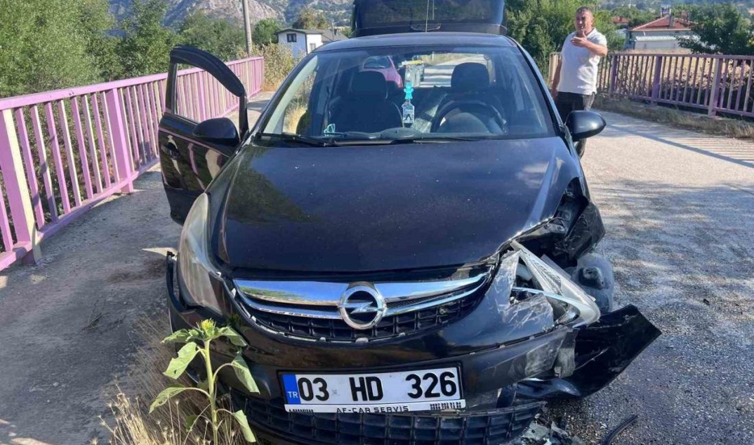 Bilecik’te iki otomobilin kafa kafaya çarpışması sonucu meydana gelen trafik