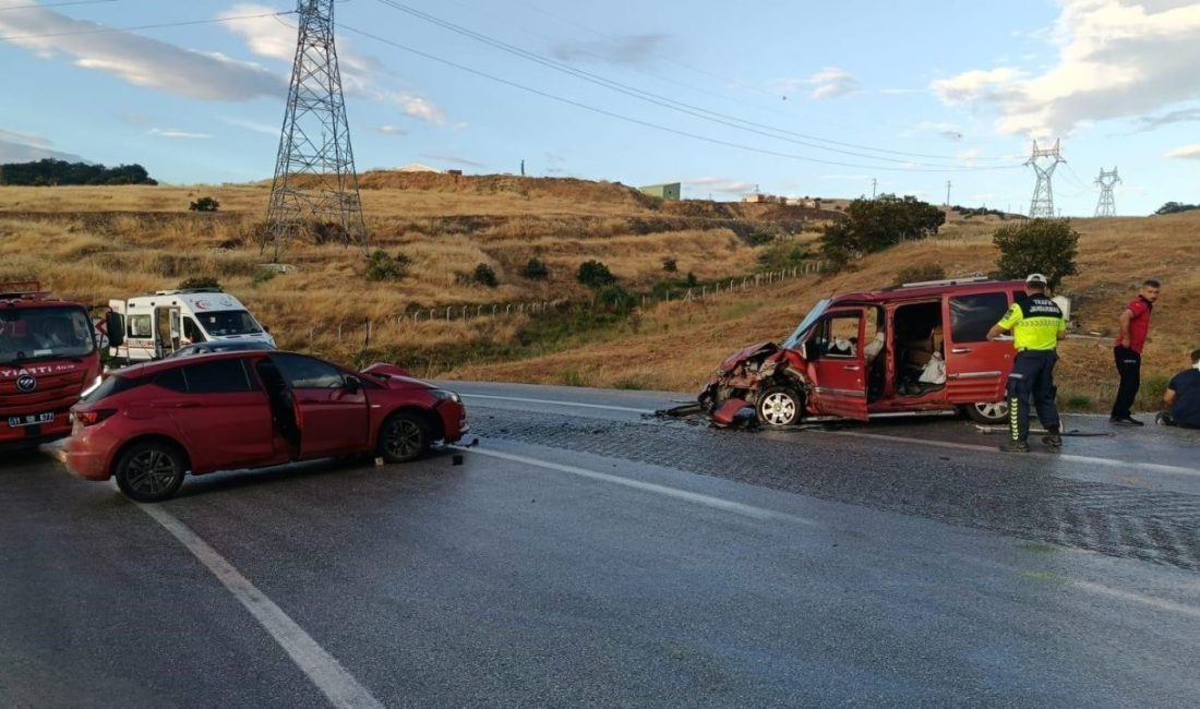 Bilecik’te iki otomobilin kafa kafaya çarpışması sonucu meydana gelen trafik