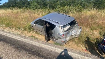 Bilecik’te kamyonet ile otomobilin karıştığı trafik kazasında 3 kişi yaralandı.