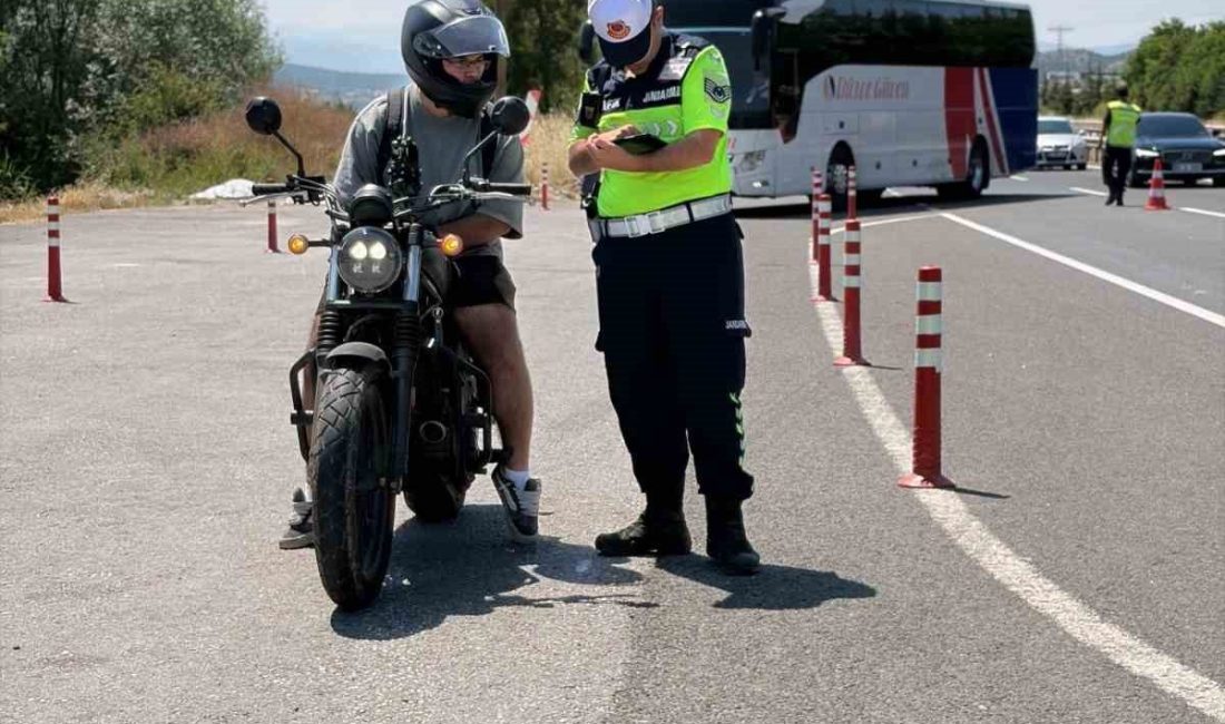 Bilecik’in Bozüyük ilçesinde motosiklet sürücülerine güvenli sürüş eğitimi verildi. Edinilen