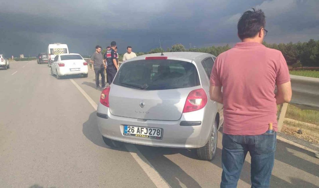 Bilecik’te kontrolden çıkan otomobilin bariyere çarpması sonucu meydana gelen trafik