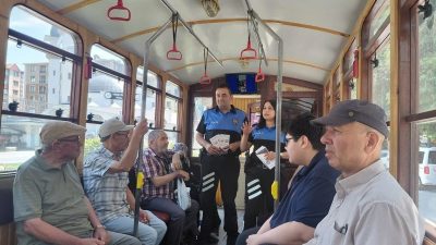 Bilecik’in Bozüyük ilçesinde polis ekipleri, toplu taşıma araçlarında seyahat eden