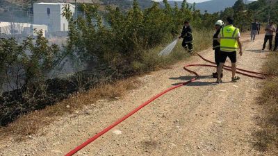 Bilecik’te Yüksek Hızlı Tren (YHT) hattı yakınında çıkan otluk yangını