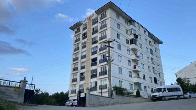 Kastamonu’da bir binanın 7. katından düşen 2 yaşındaki çocuk, kaldırıldığı