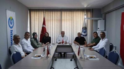 İŞ’e bağlı sendika temsilcileri, birlik ve beraberlik mesajı verirken, emekçilerin