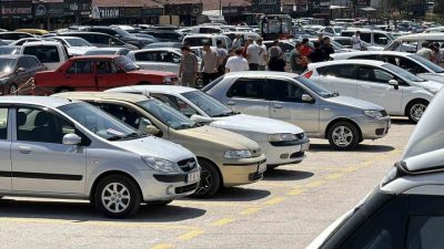 Bolu Oto Pazarı’nda araç çok, satış yok Bolu’da pazar günleri kurulan oto pazarında durgunluk yaşandı. Bolu’nun Aşağısoku