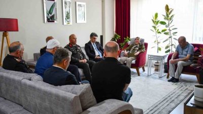 Bolu’da Vali Abdulaziz Aydın ve beraberindeki heyet, 15 Temmuz darbe