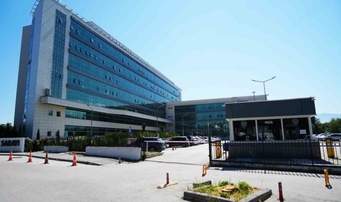 Bolu’da banka müdürü nitelikli dolandırıcılık suçlamasıyla tutuklandı Bolu’da, usulsüz esnaf kredisi kullandırıldığı iddiasıyla gözaltına alınan bir bankanın