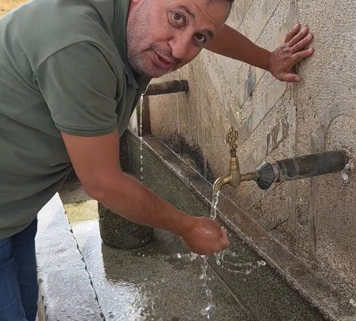 Bolu’nun Gerede ilçesindeki Aşağıovacık Yaylası’nda duyarlı vatandaş, büyükbaş hayvanların su
