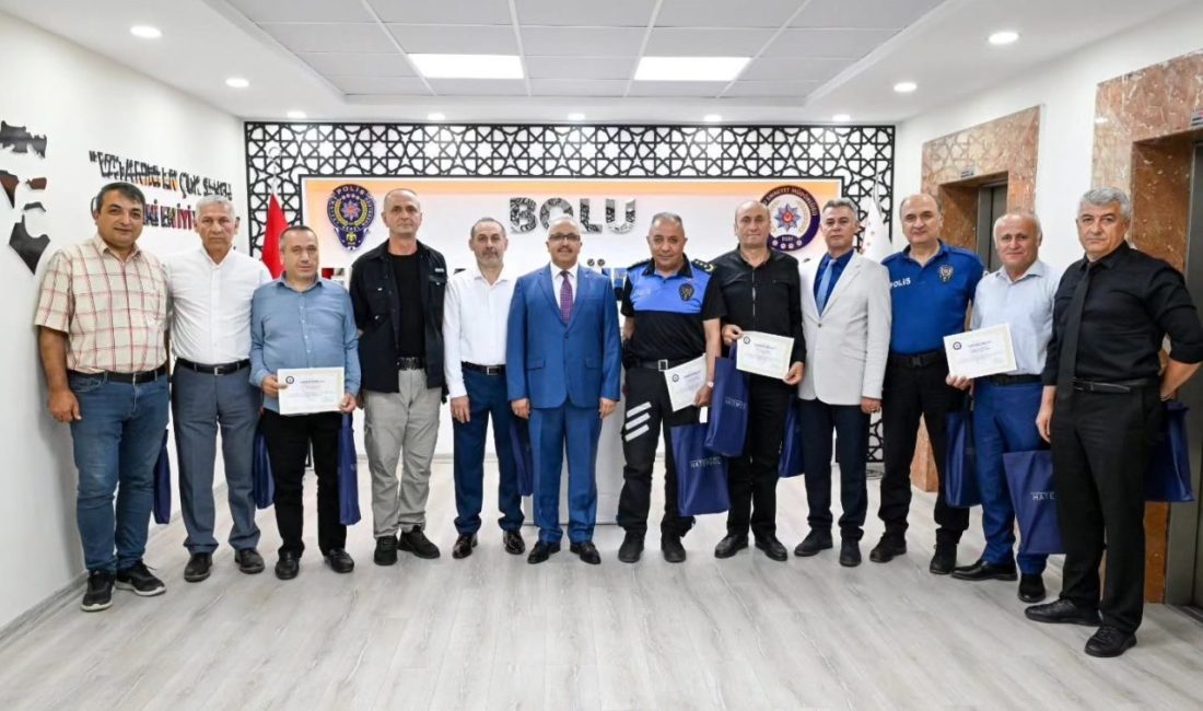 Bolu İl Emniyet Müdürlüğü kadrosundan emekli olan personele, görev süreleri