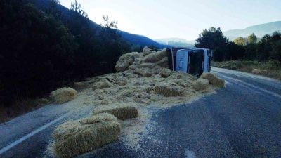 Bolu’nun Mudurnu ilçesinde iki kamyonun kafa kafaya çarpıştığı kazada 2