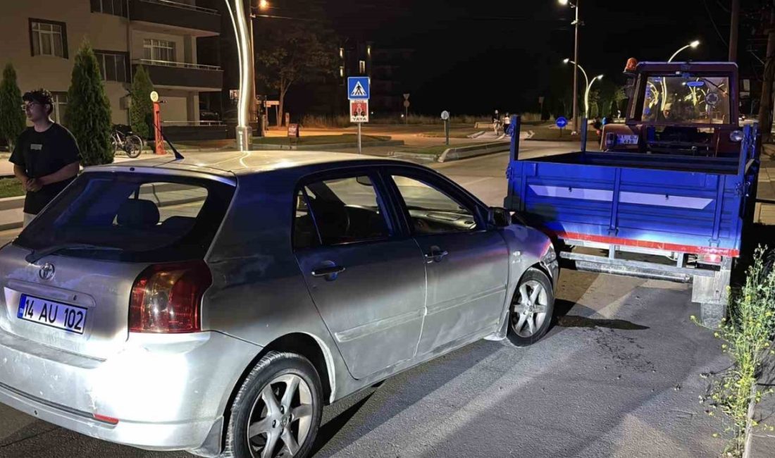 Bolu’da kontrolden çıkan otomobil, park halindeki traktörün römorkuna çarptı. Otomobilde