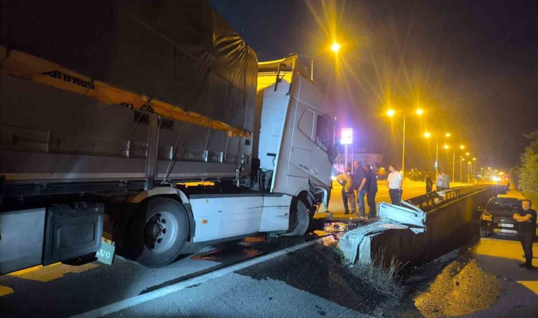 Bolu’nun Yeniçağa ilçesinde kontrolden çıkan tır demir bariyerlere çarparak durdu.
