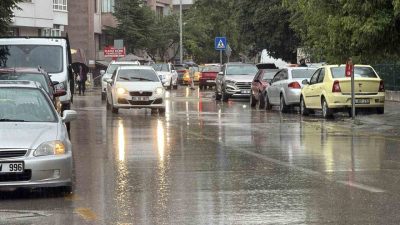 Bolu’da Meteoroloji Genel Müdürlüğü’nün kuvvetli yağış uyarısının ardından etkili olan