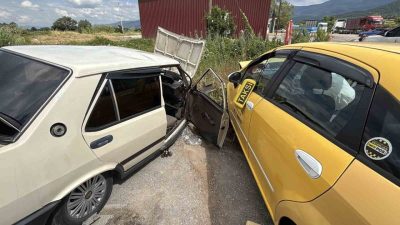 Bolu’da ticari taksi ile otomobilin çarpışması neticesinde meydana gelen trafik