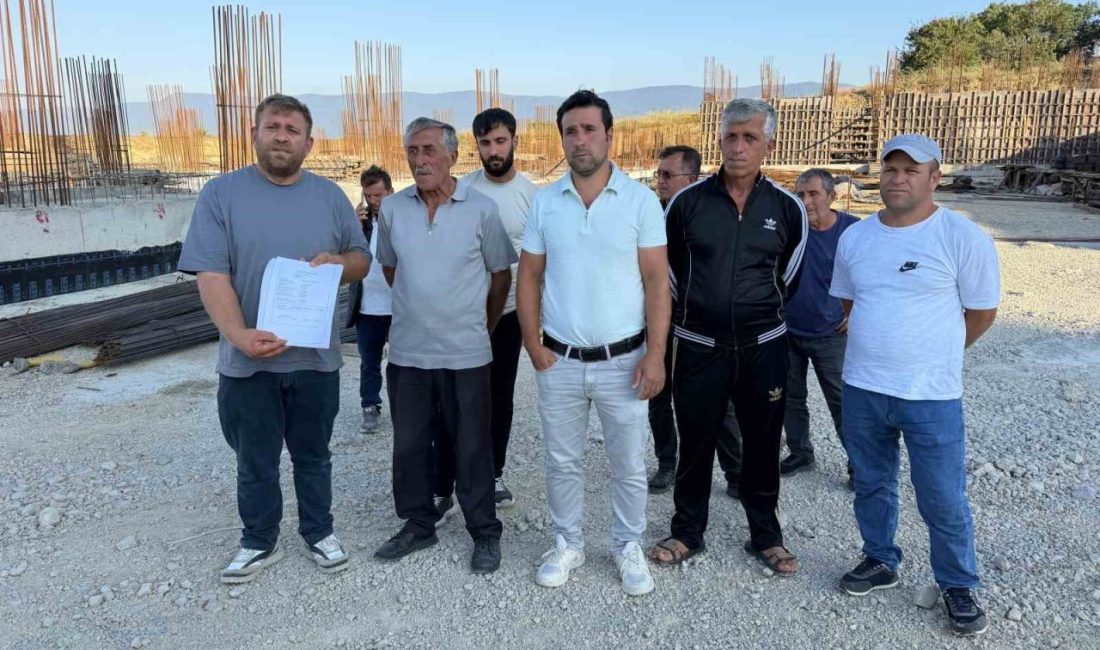 Bolu’da üniversite inşaatında maaşlarını alamayan işçiler 2 haftada 4 kez vince çıktı: “20 gündür yemek ve su yok” Bolu Abant İzzet Baysal Üniversitesi yerleşkesindeki İlahiyat Fakültesi ek bina