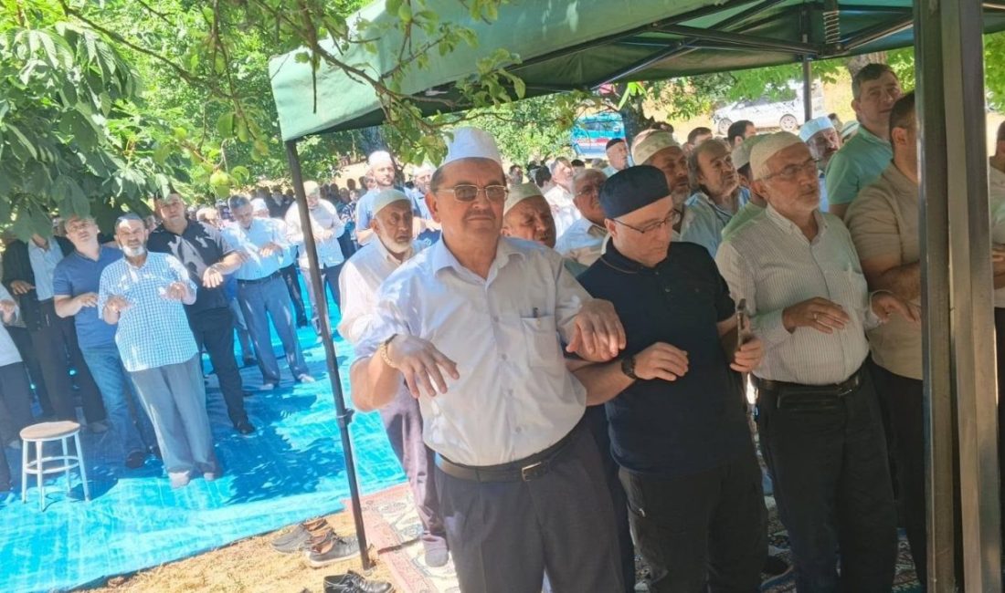 Bolu’nun Tetemeçele köyünde düzenlenen geleneksel Erenler Mevlidi’nde, kuraklıktan korunmak ve
