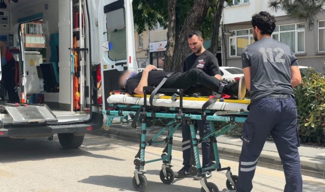 Bolu’da alkollü olduğu öğrenilen adam sokakta yürürken dengesini kaybedip düşerek