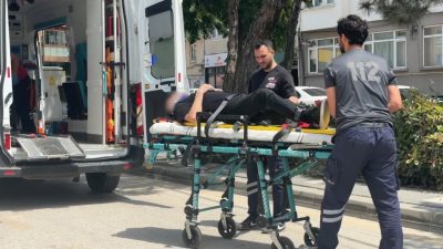 Bolu’da alkollü olduğu öğrenilen adam sokakta yürürken dengesini kaybedip düşerek