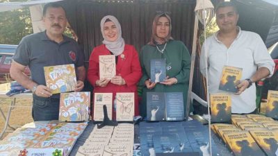 Bilecik’te düzenlenen Karavan Festivali’nde Bozüyüklü yazarlar okurlarıyla buluştu. Bilecik’in Pazaryeri