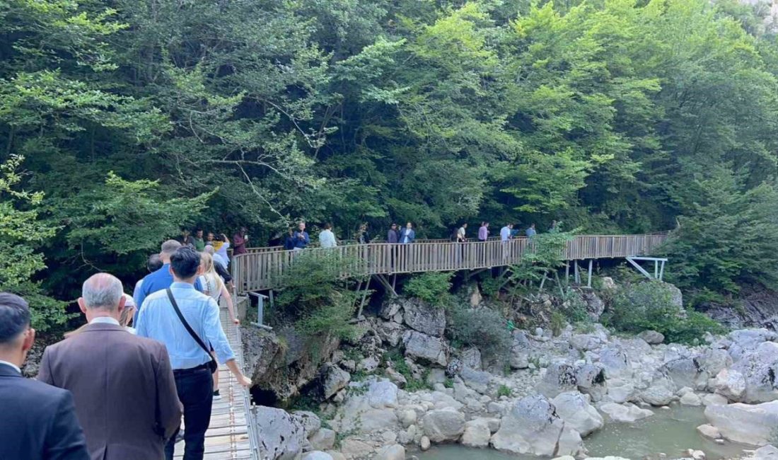 Kastamonu’yu ziyaret eden on ülkenin Türkiye büyükelçileri, Pınarbaşı ilçesinde bulunan