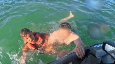 Sakarya’nın Karasu ilçesinde denizde boğulma tehlikesi geçiren bir vatandaş, jet