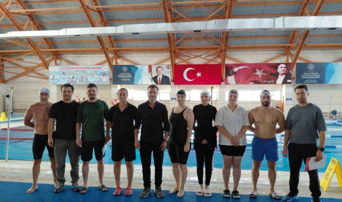 Cankurtaran performans tatbikatı gerçekleştirildi DÜZCE(İHA) – Düzce’de yüzme havuzlarında görev yapan cankurtaranlar performans tatbikatı