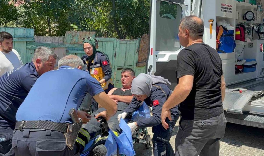Çatı yangınına müdahale ederken bir alt kata düşen itfaiyeci yaralandı Bilecik’te metruk bir evin çatısında çıkan yangına müdahale ederken bir