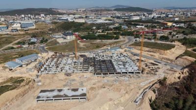 Çayırova Devlet Hastanesi’nde inşaat çalışmaları tüm hızıyla devam ediyor. 200
