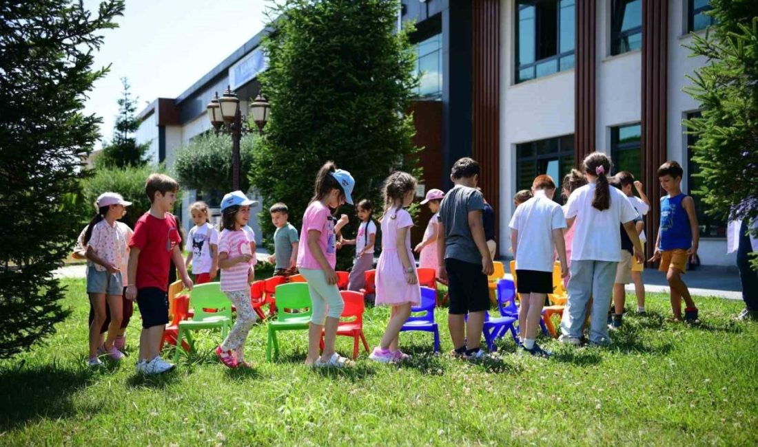 Çayırova’da belediye bünyesinde faaliyet gösteren bilgi evlerinde düzenlenen yaz kurslarında